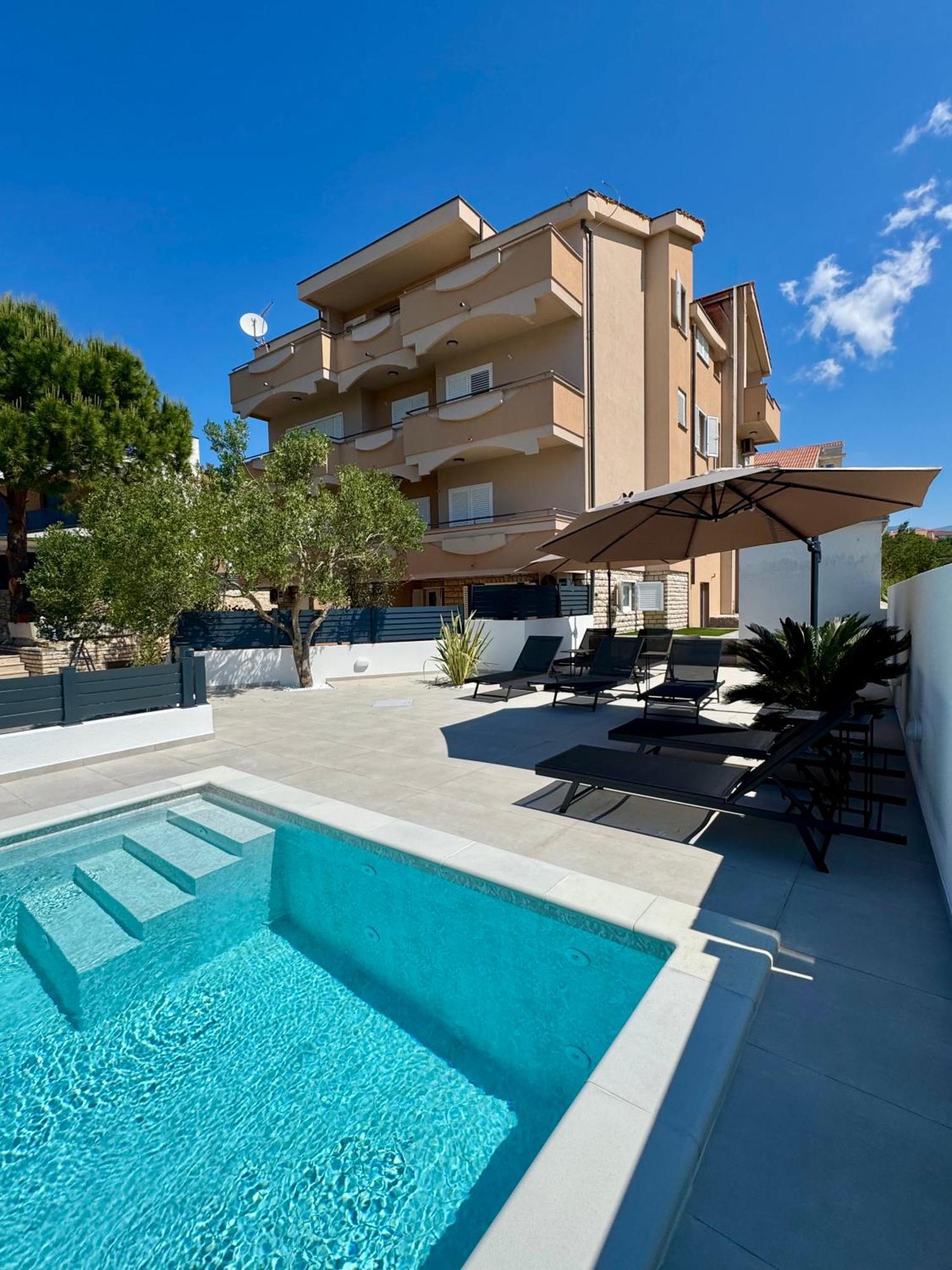 Apartments Toma Novalja Exterior photo